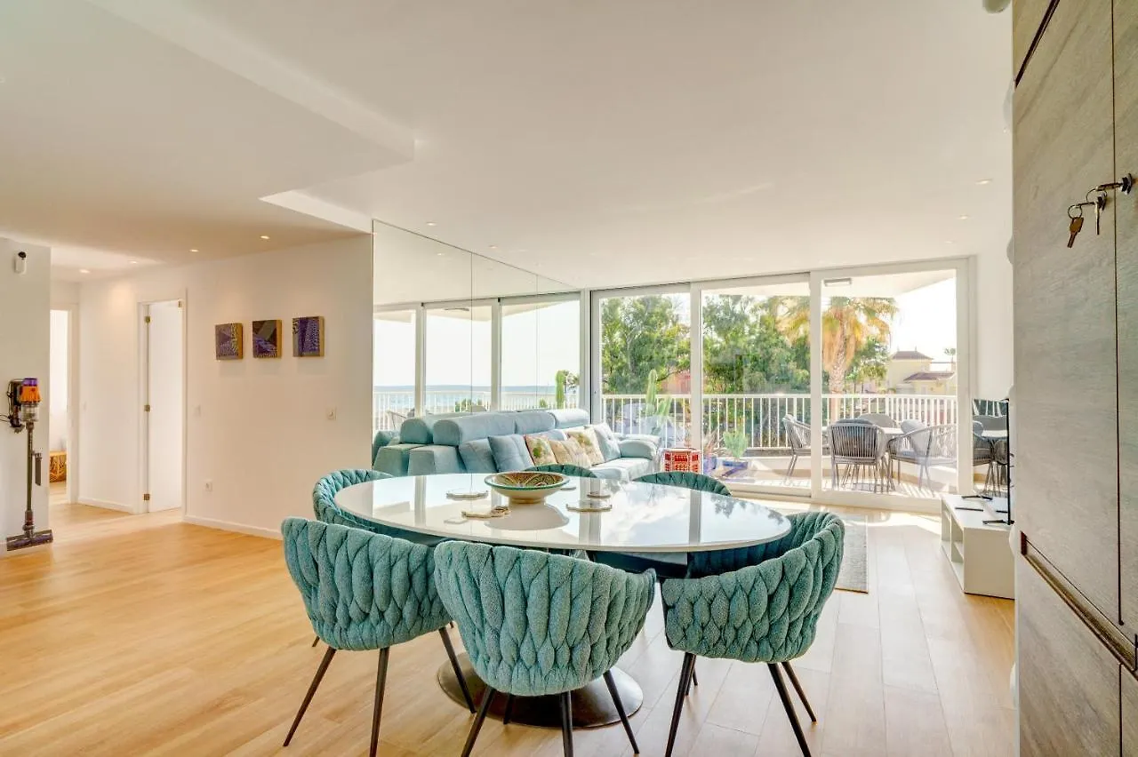Daire Beach Front Flat With Sea Views Marbella