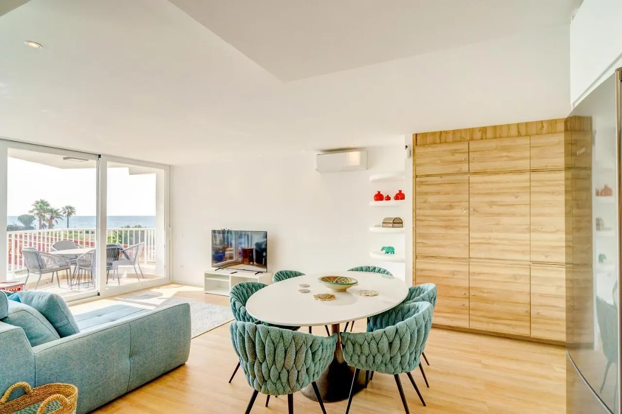 Beach Front Flat With Sea Views ماربيا