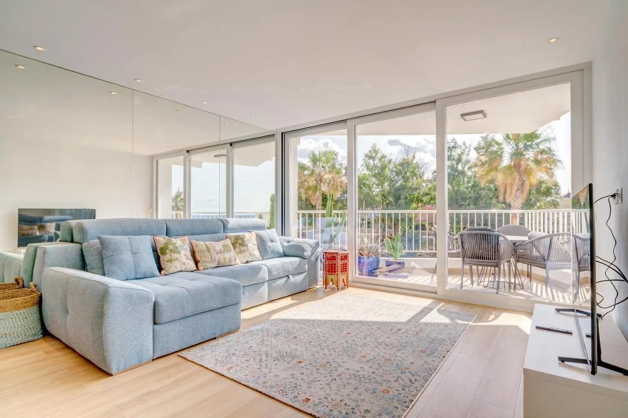 Beach Front Flat With Sea Views ماربيا شقة