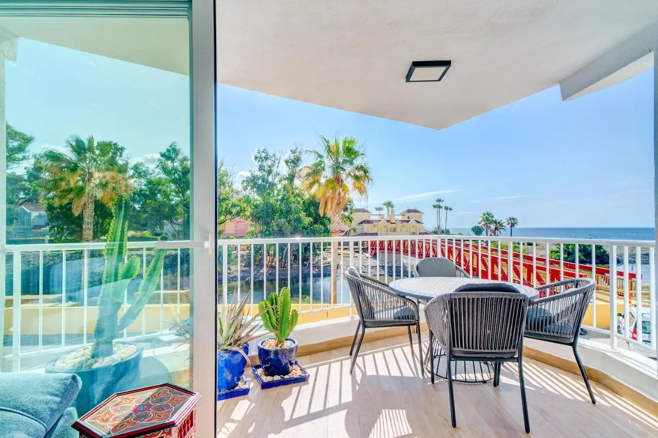 Beach Front Flat With Sea Views ماربيا 0*,  إسبانيا